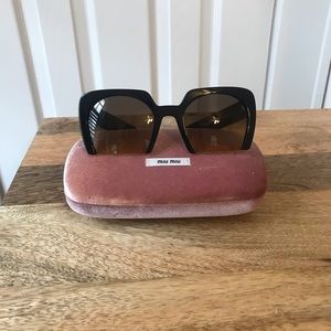 Miu Miu SMU 06Q Sunglasses